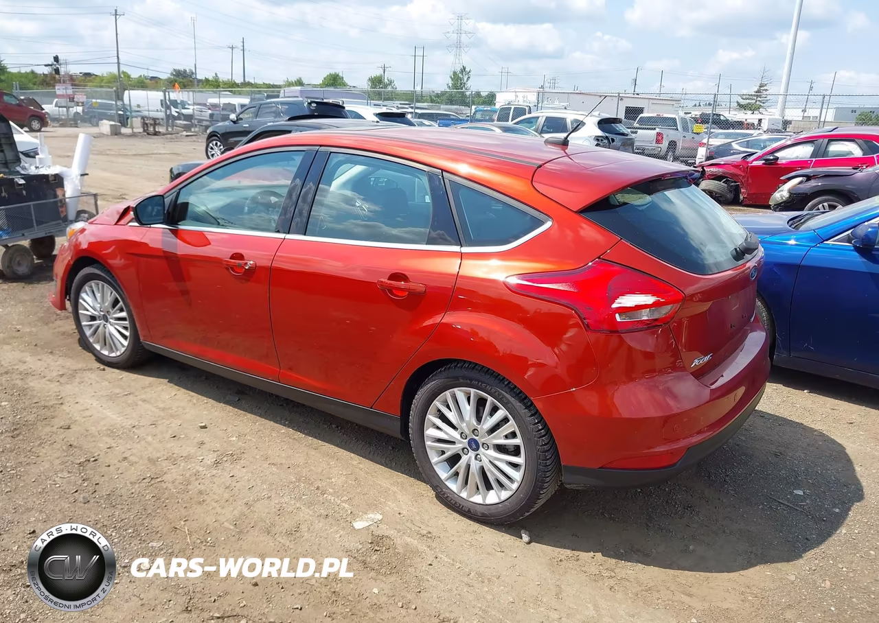 2018 Ford Focus Titanium VIN:1FADP3N28JL303221 - 3