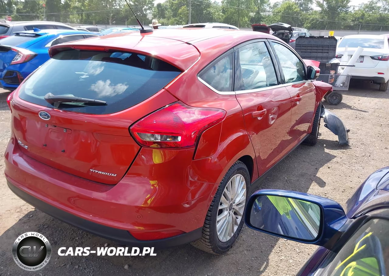 2018 Ford Focus Titanium VIN:1FADP3N28JL303221 - 4