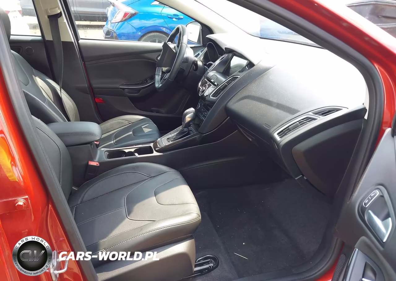 2018 Ford Focus Titanium VIN:1FADP3N28JL303221 - 5