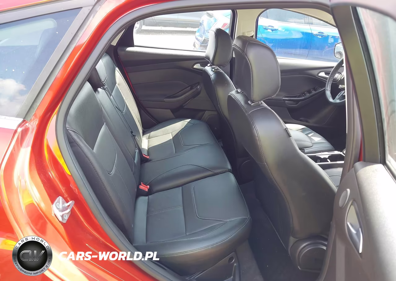 2018 Ford Focus Titanium VIN:1FADP3N28JL303221 - 8