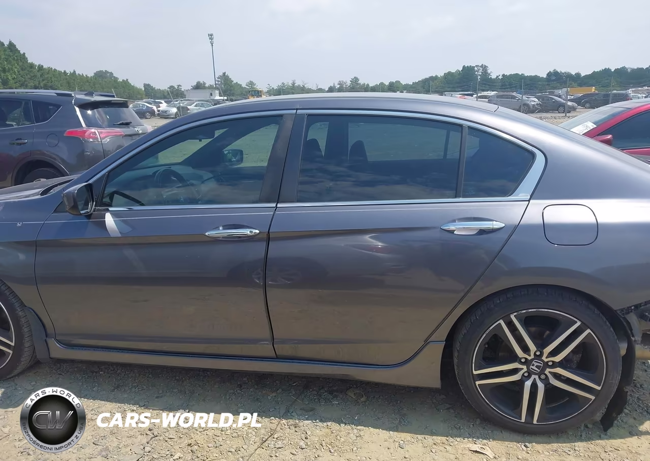 2017 Honda Accord Sport VIN:1HGCR2F58HA196438 - 14