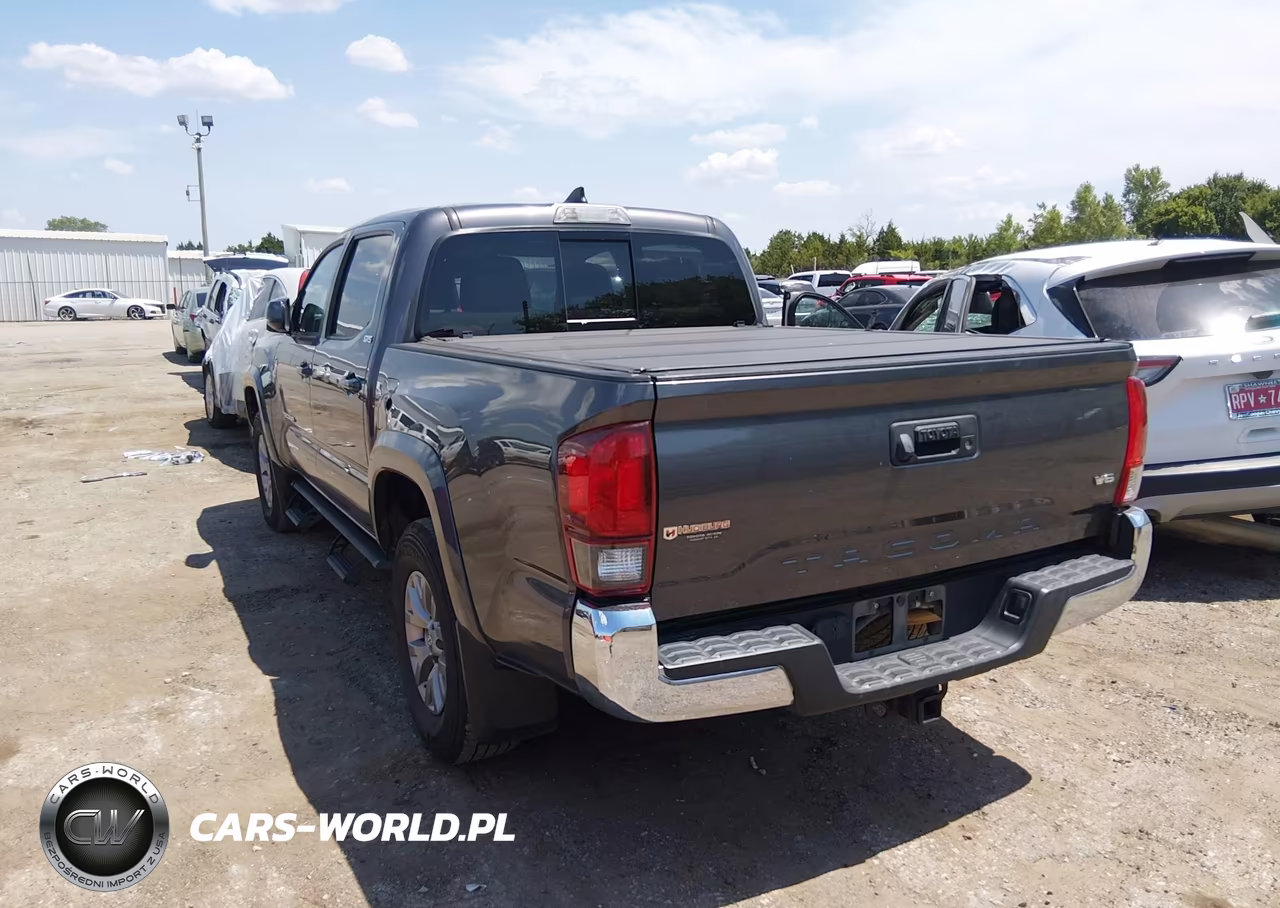 2018 Toyota Tacoma Sr5 V6 VIN:5TFAZ5CN2JX055847 - 3