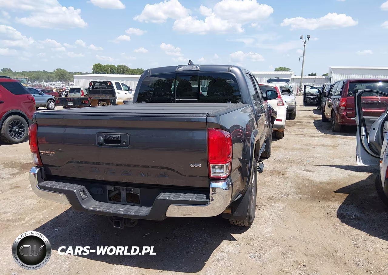 2018 Toyota Tacoma Sr5 V6 VIN:5TFAZ5CN2JX055847 - 4