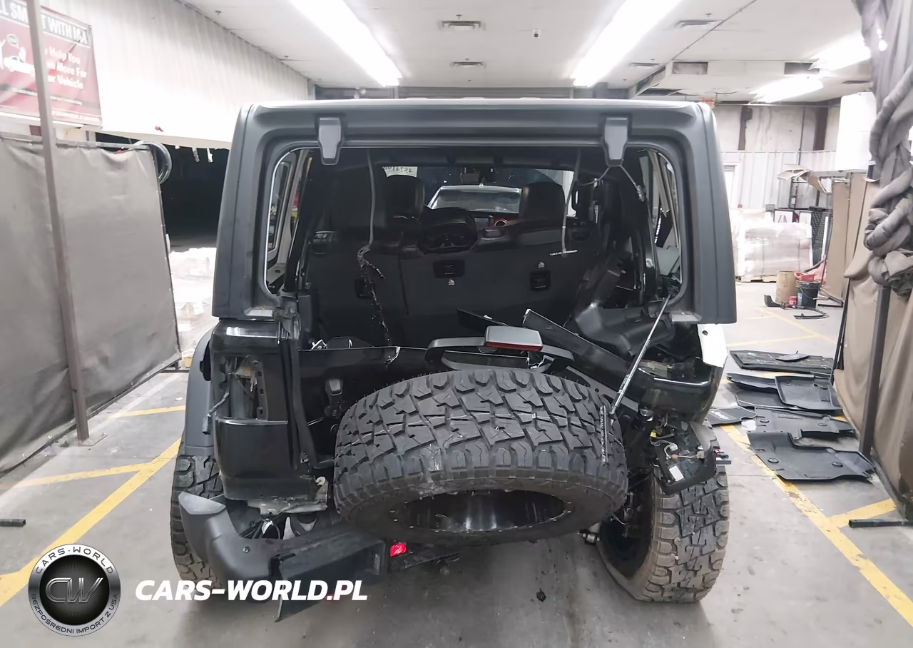 2020 Jeep Wrangler Unlimited Rubicon 4X4 VIN:1C4HJXFN1LW261912 - 16