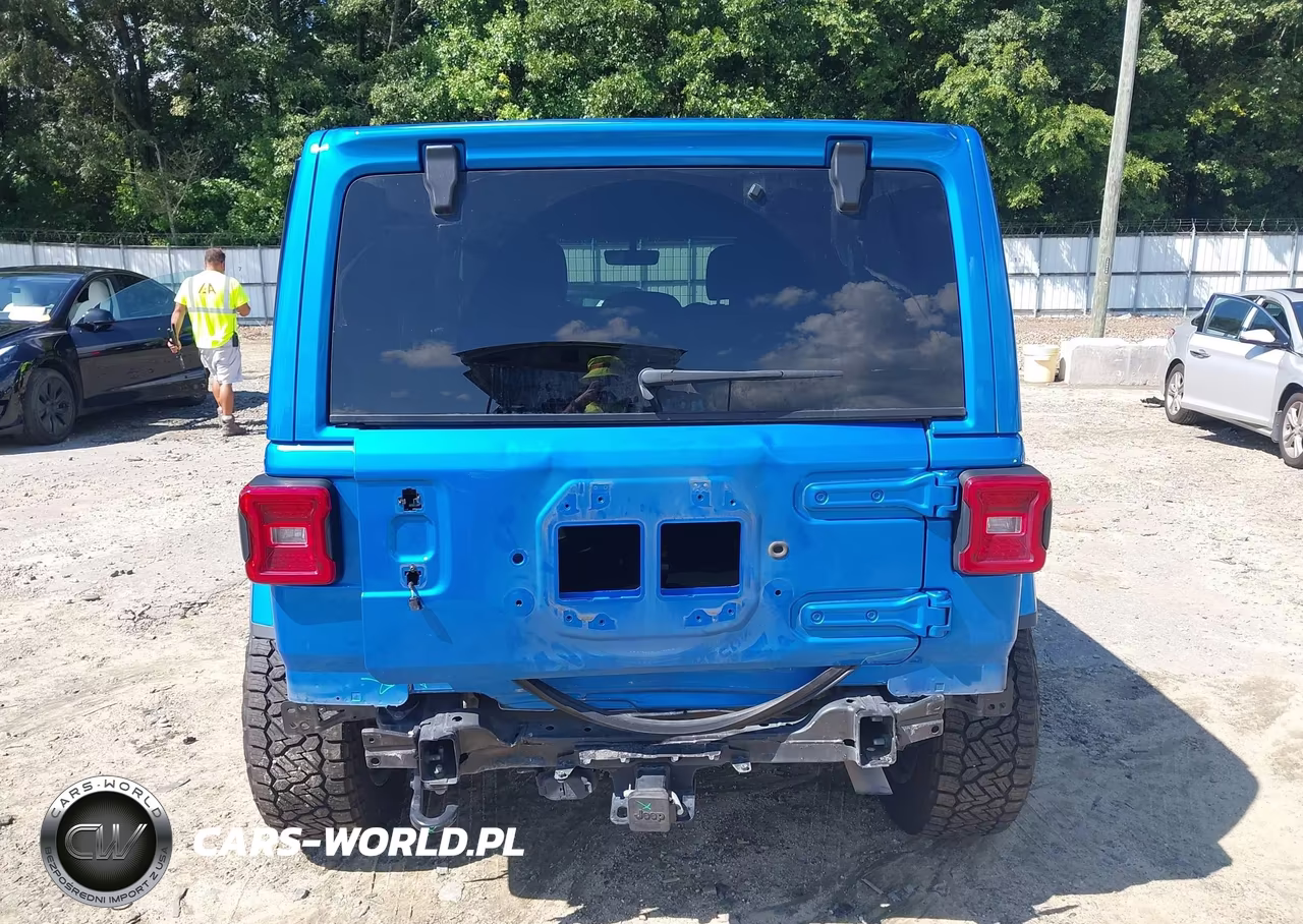 2022 Jeep Wrangler Unlimited Sahara 4X4 VIN:1C4HJXEG5NW247923 - 17