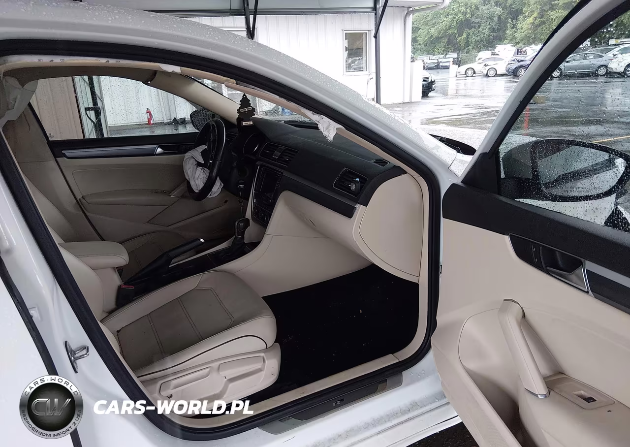 2018 Volkswagen Passat 2.0T R-Line-2.0T S VIN:1VWAA7A36JC028353 - 5