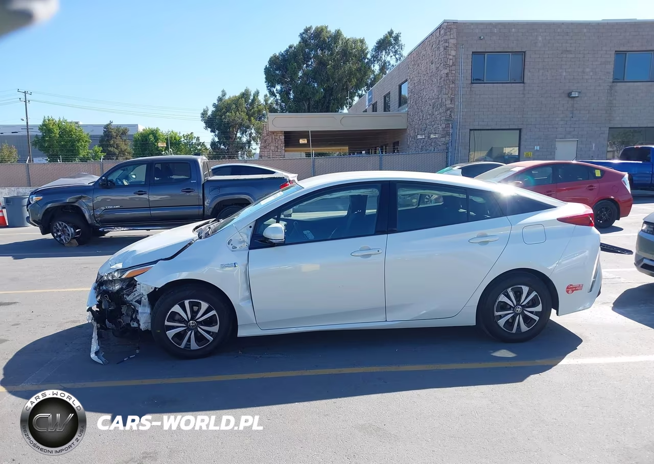 2018 Toyota Prius Prime Plus VIN:JTDKARFP6J3076708 - 14