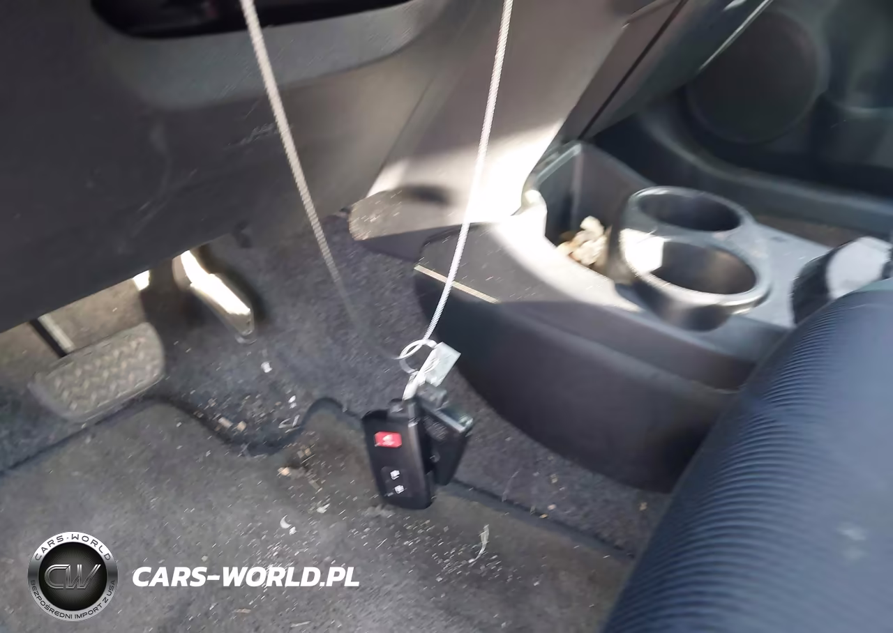 2015 Toyota Prius C Three VIN:JTDKDTB39F1101840 - 11