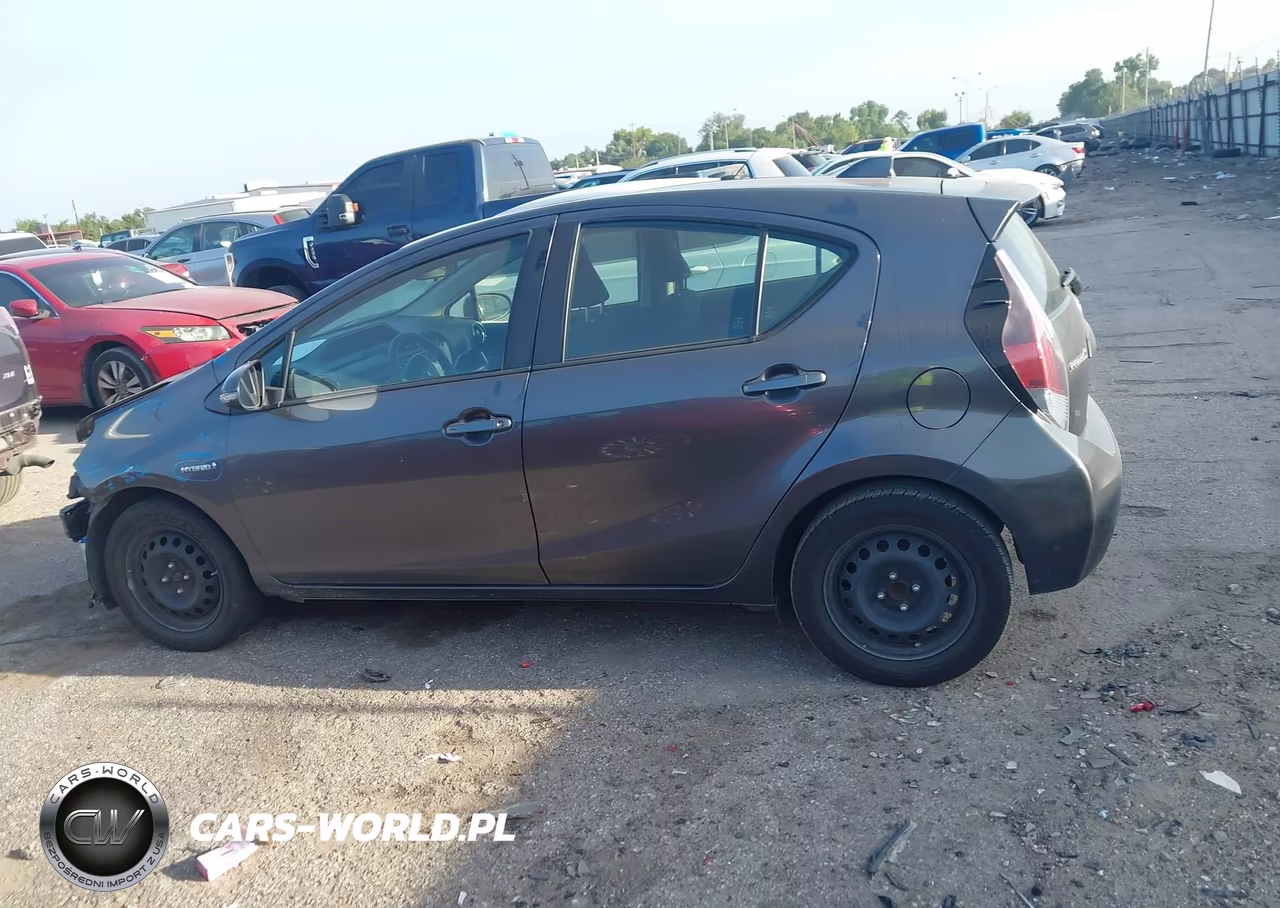 2015 Toyota Prius C Three VIN:JTDKDTB39F1101840 - 14