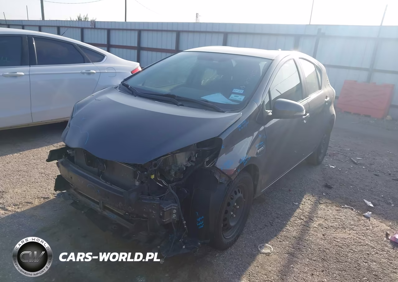 2015 Toyota Prius C Three VIN:JTDKDTB39F1101840 - 2