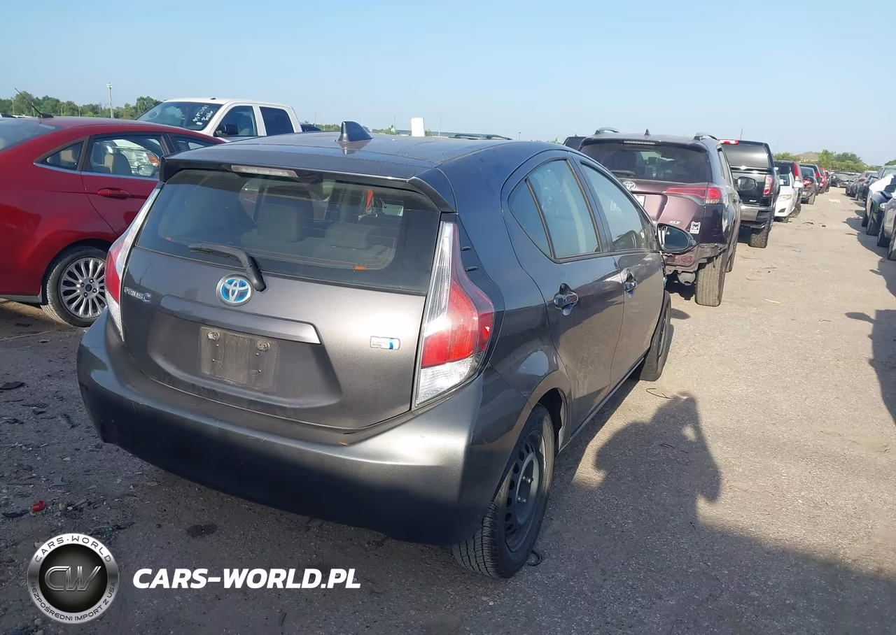 2015 Toyota Prius C Three VIN:JTDKDTB39F1101840 - 4