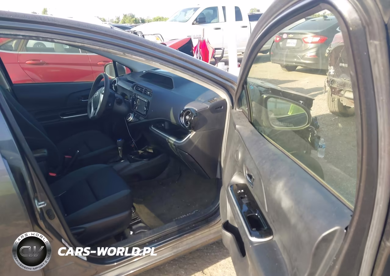 2015 Toyota Prius C Three VIN:JTDKDTB39F1101840 - 5