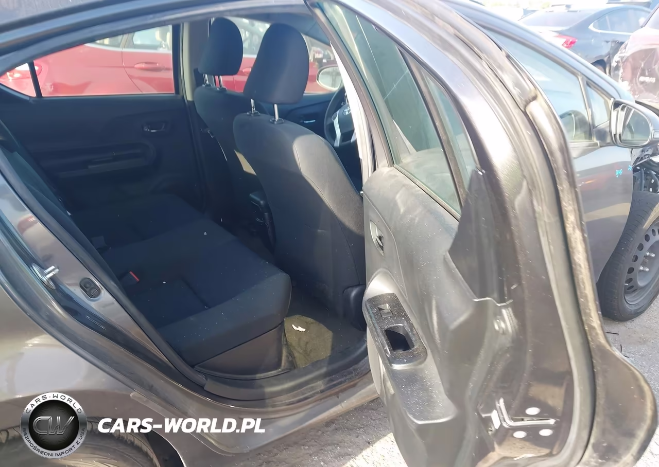 2015 Toyota Prius C Three VIN:JTDKDTB39F1101840 - 8