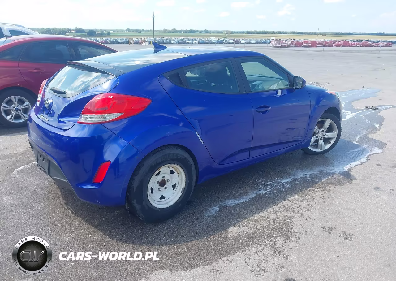 2012 Hyundai Veloster Base W-Black VIN:KMHTC6AD8CU063798 - 4