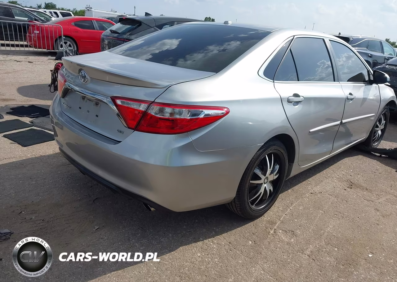 2015 Toyota Camry Se VIN:4T1BF1FK0FU079933 - 4