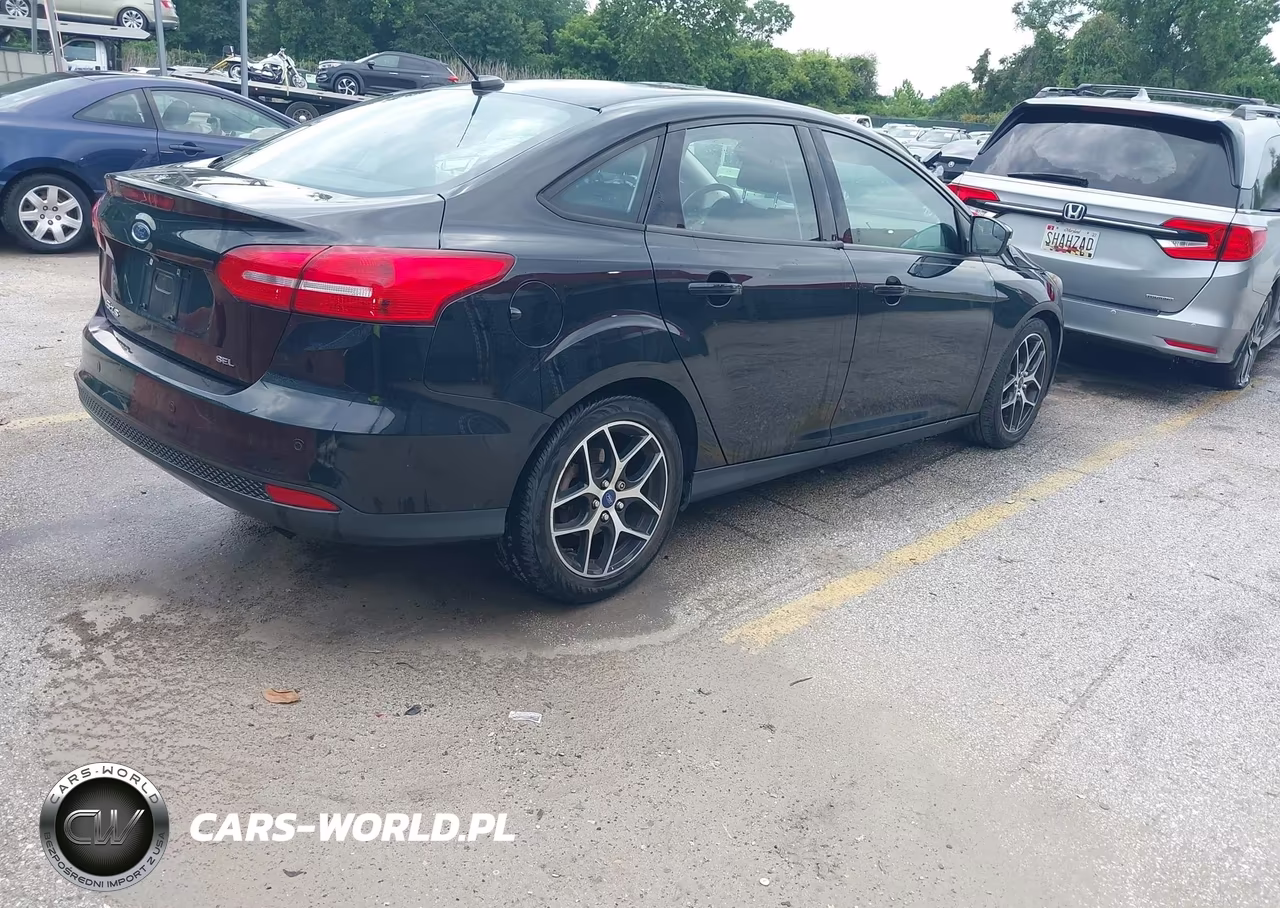 2017 Ford Focus Sel VIN:1FADP3H28HL345393 - 4