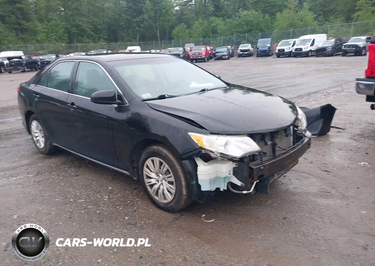 2014 Toyota Camry Le – zdjęcie 1 z 17