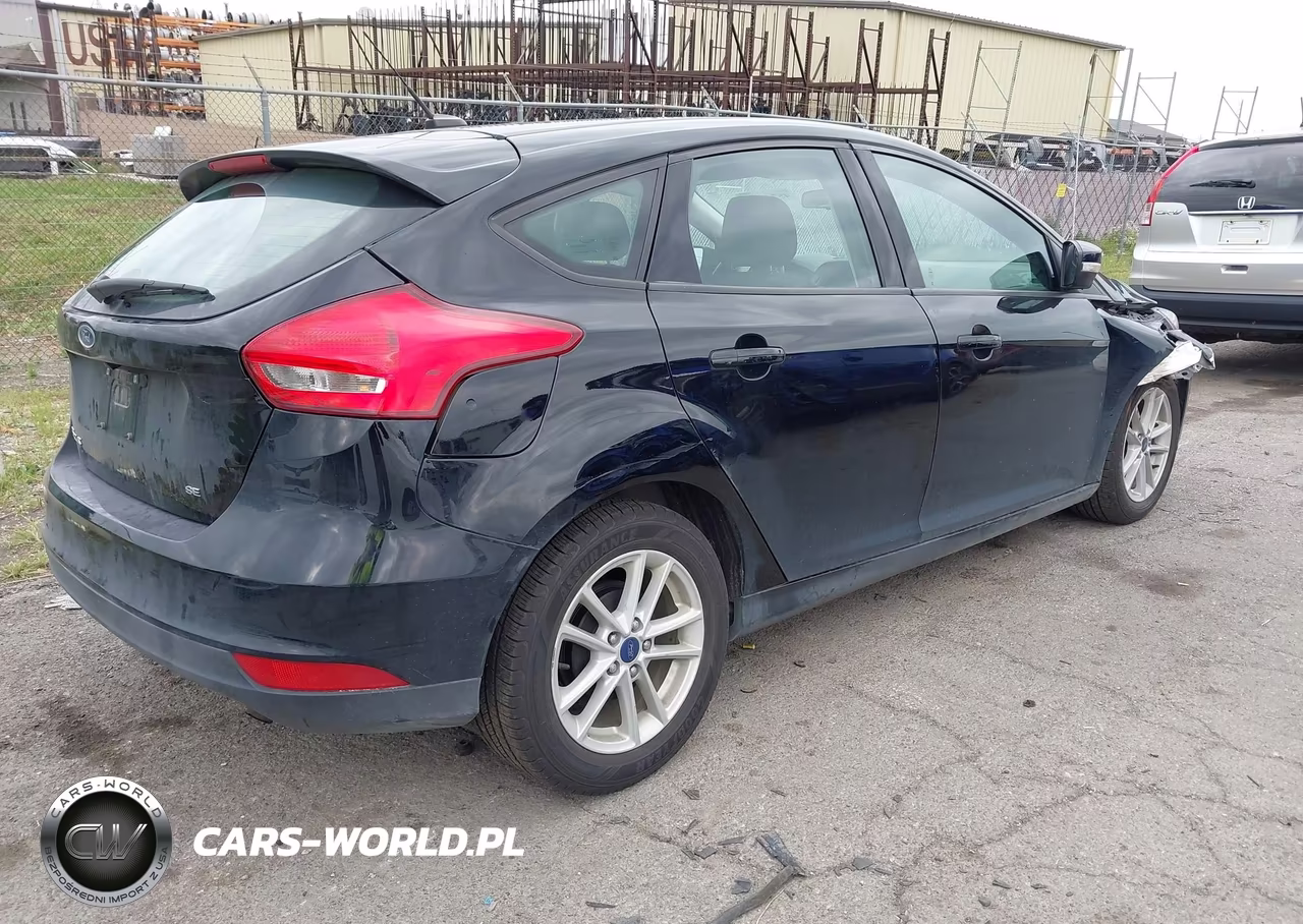 2018 Ford Focus Se VIN:1FADP3K28JL258673 - 4