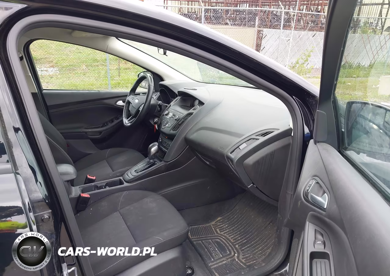 2018 Ford Focus Se VIN:1FADP3K28JL258673 - 5