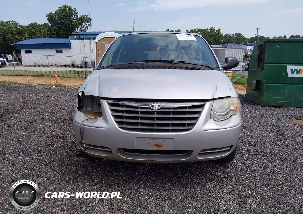 2005 Chrysler Town & Country Touring VIN:2C8GP54L95R468770 - 13