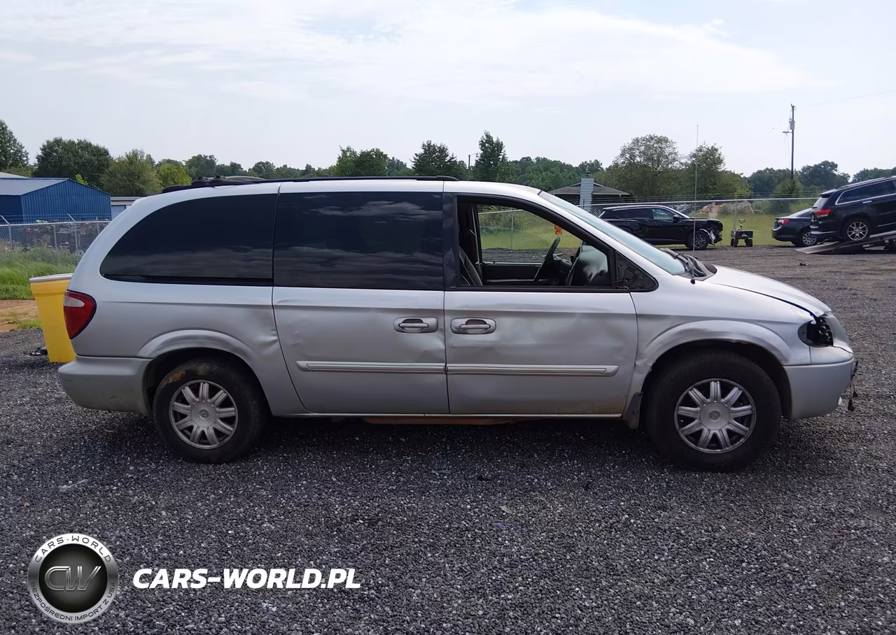 2005 Chrysler Town & Country Touring VIN:2C8GP54L95R468770 - 14