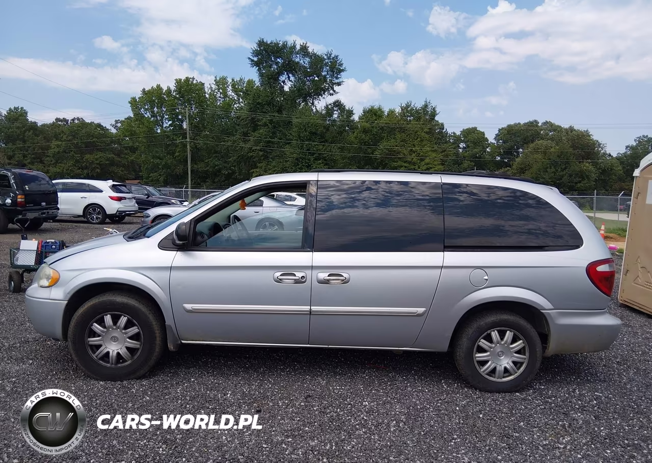 2005 Chrysler Town & Country Touring VIN:2C8GP54L95R468770 - 15