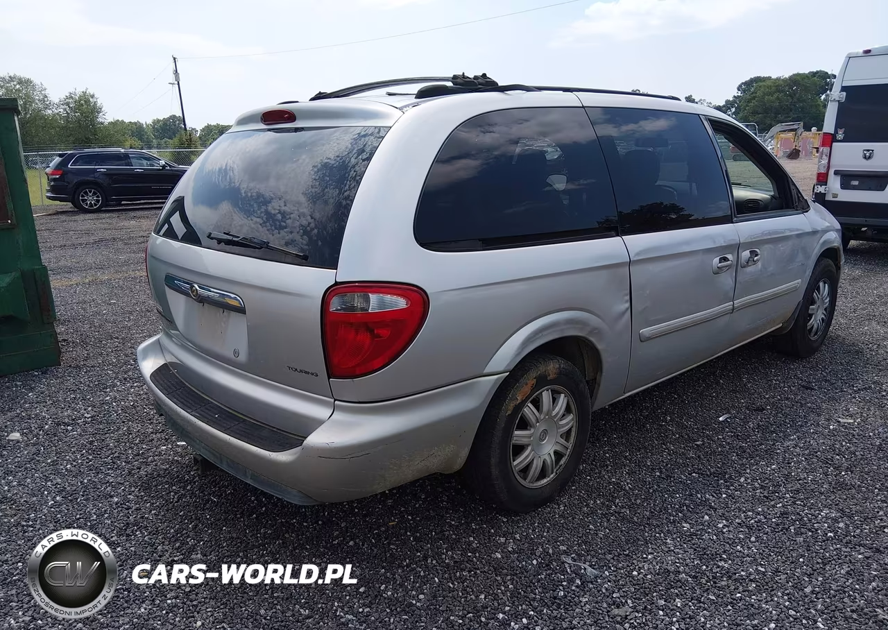 2005 Chrysler Town & Country Touring VIN:2C8GP54L95R468770 - 4