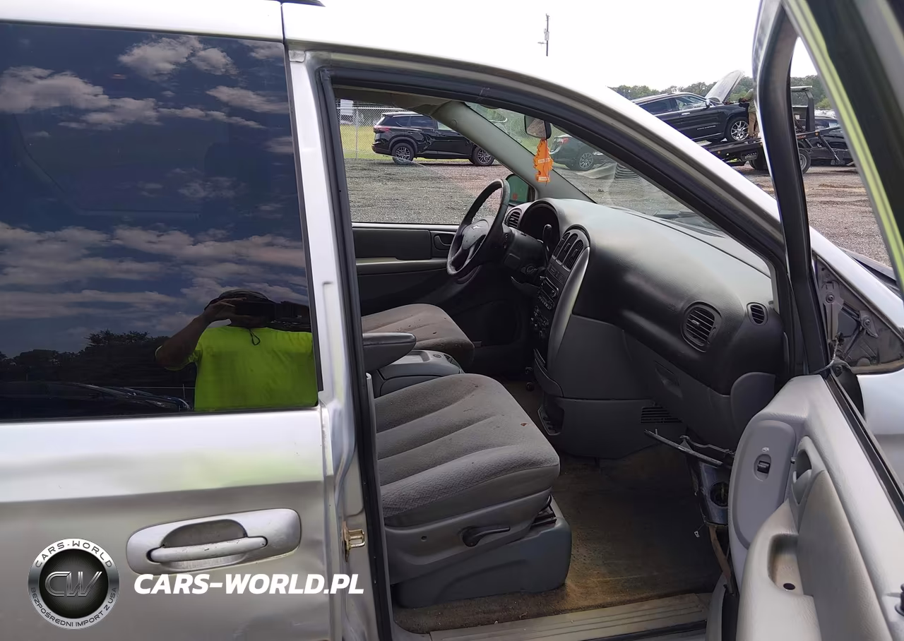 2005 Chrysler Town & Country Touring VIN:2C8GP54L95R468770 - 5