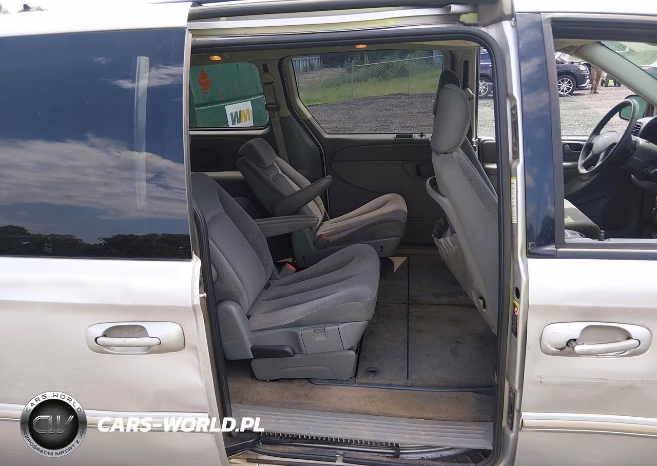 2005 Chrysler Town & Country Touring VIN:2C8GP54L95R468770 - 8