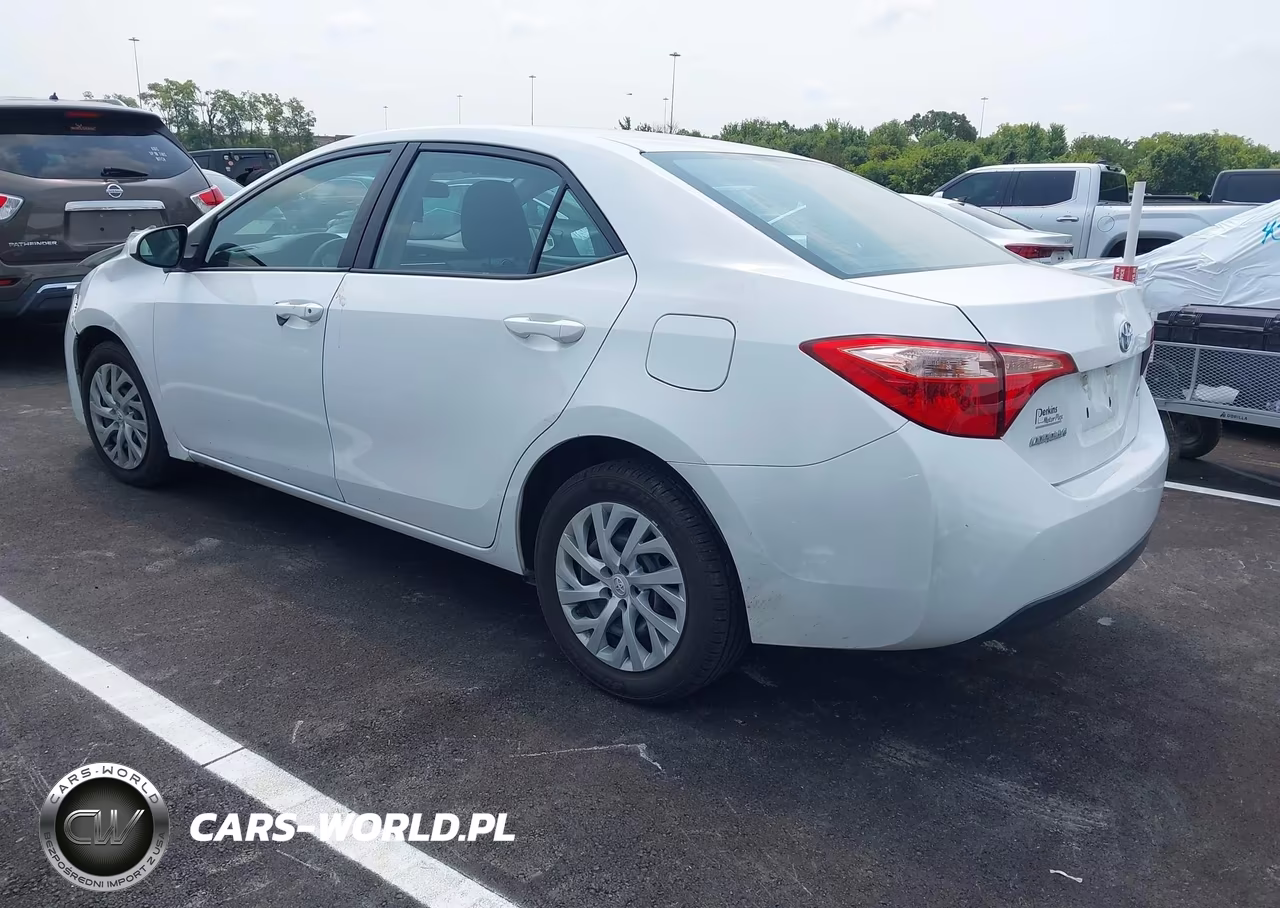 2019 Toyota Corolla Le VIN:5YFBURHE2KP907164 - 3