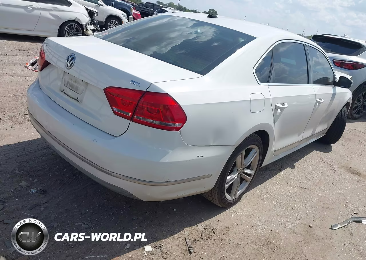 2013 Volkswagen Passat 2.5L Sel VIN:1VWCH7A33DC021529 - 4