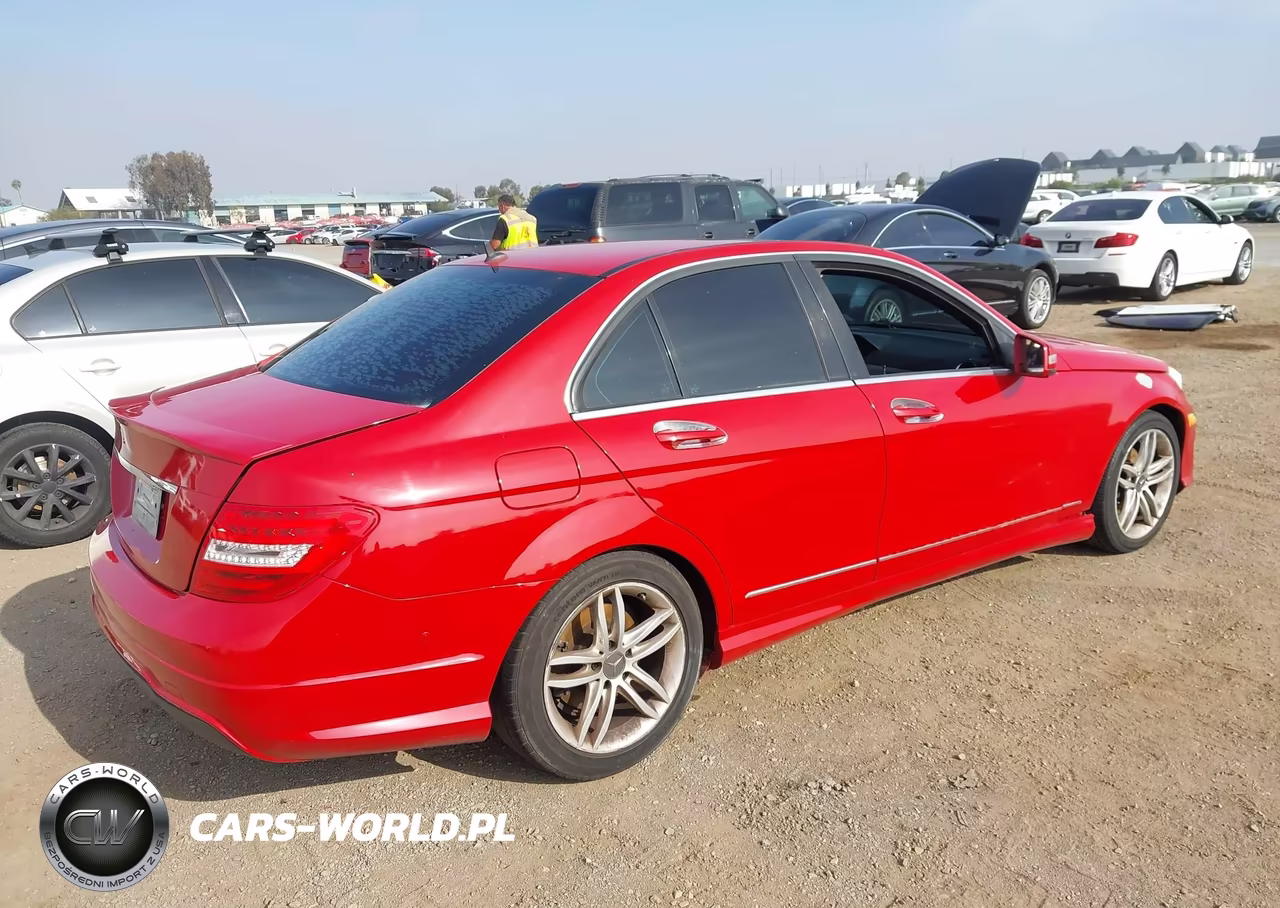 2013 Mercedes-Benz C 250 Sport VIN:WDDGF4HB9DR283726 - 4
