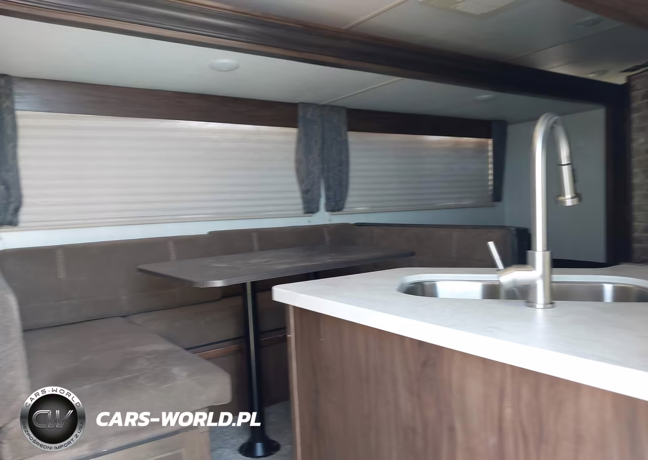 2019 Cherokee Grey Wolf VIN:4X4TCKE20KX137776 - 5