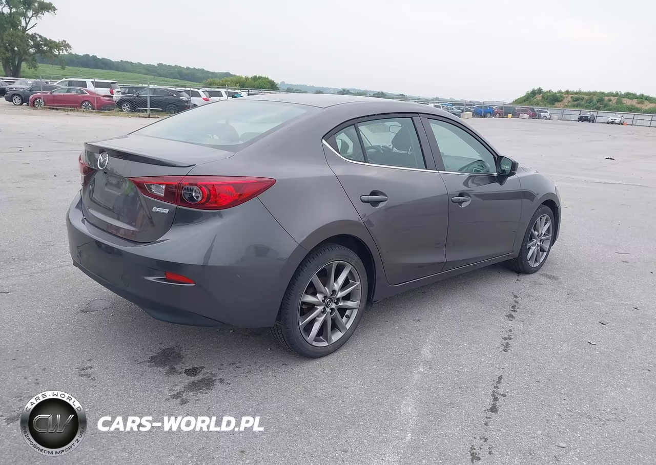 2018 Mazda Mazda3 Touring VIN:3MZBN1V3XJM223175 - 4