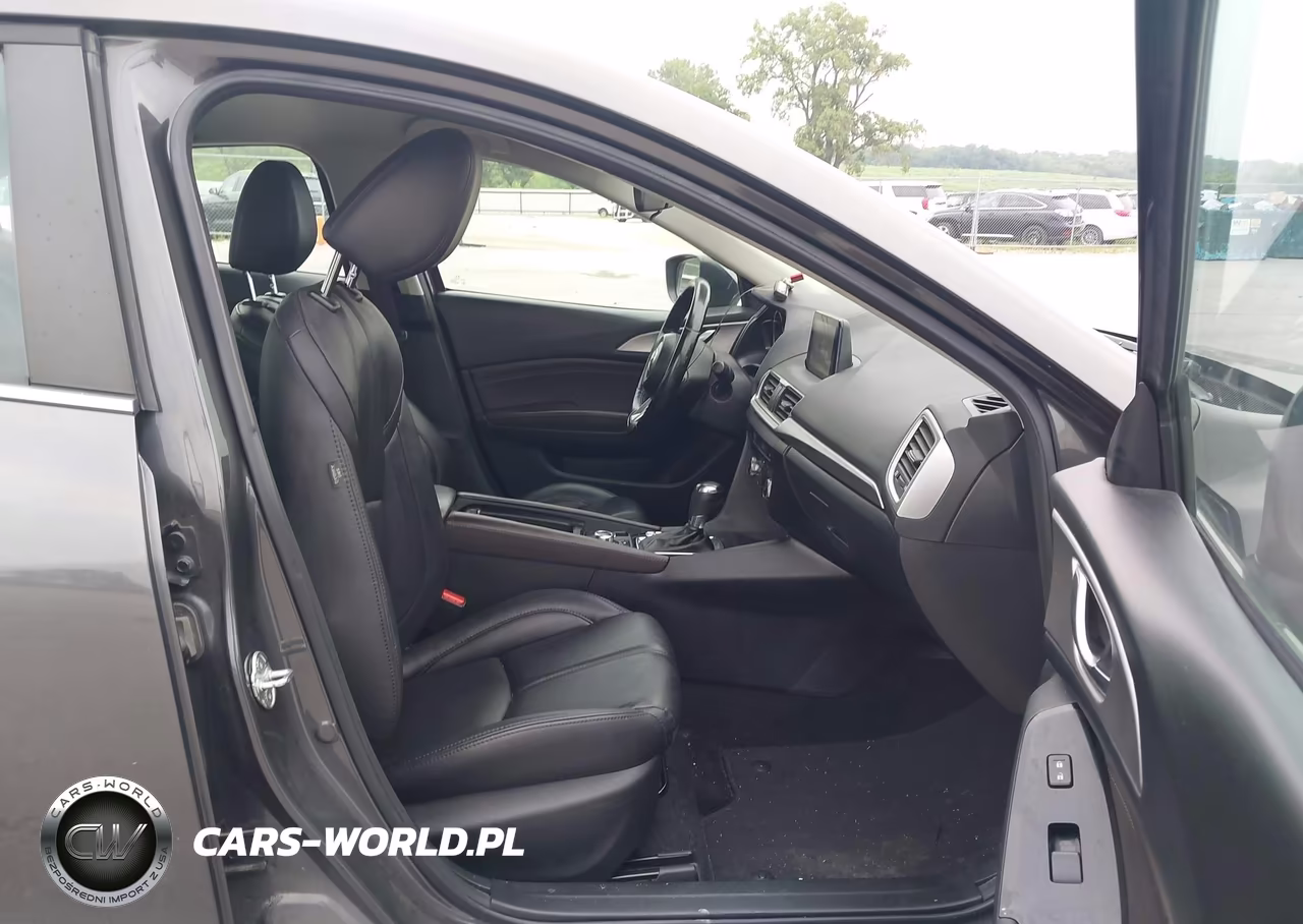 2018 Mazda Mazda3 Touring VIN:3MZBN1V3XJM223175 - 5