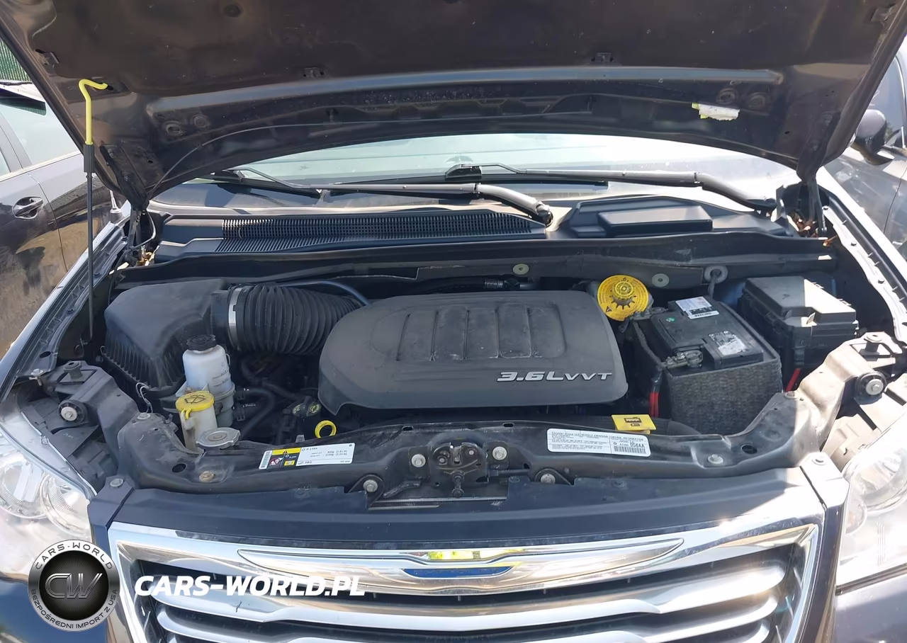 2014 Chrysler Town & Country Touring VIN:2C4RC1BG3ER394802 - 10