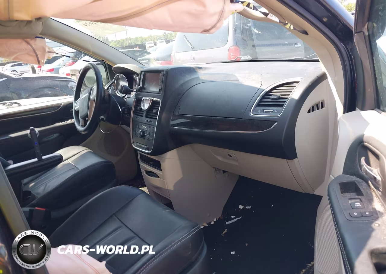 2014 Chrysler Town & Country Touring VIN:2C4RC1BG3ER394802 - 5