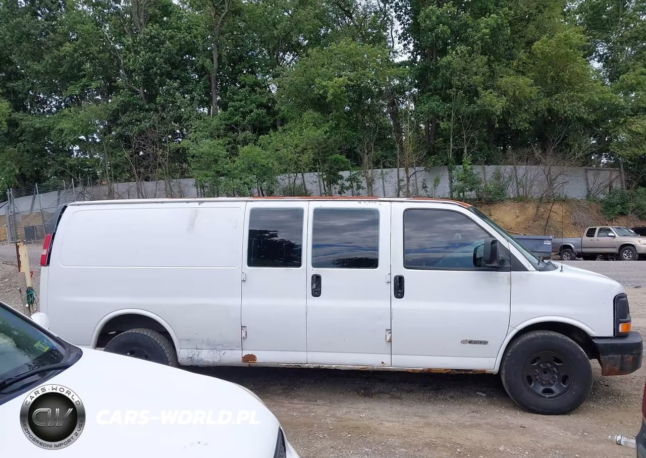 2003 Chevrolet Express Cargo Van VIN:1GCHG39U031125889 - 13