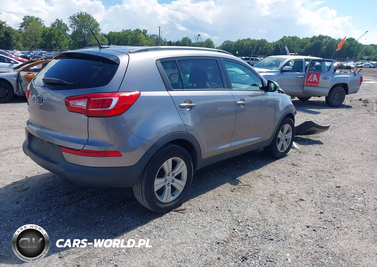 2011 Kia Sportage Lx VIN:KNDPBCA2XB7168197 - 4