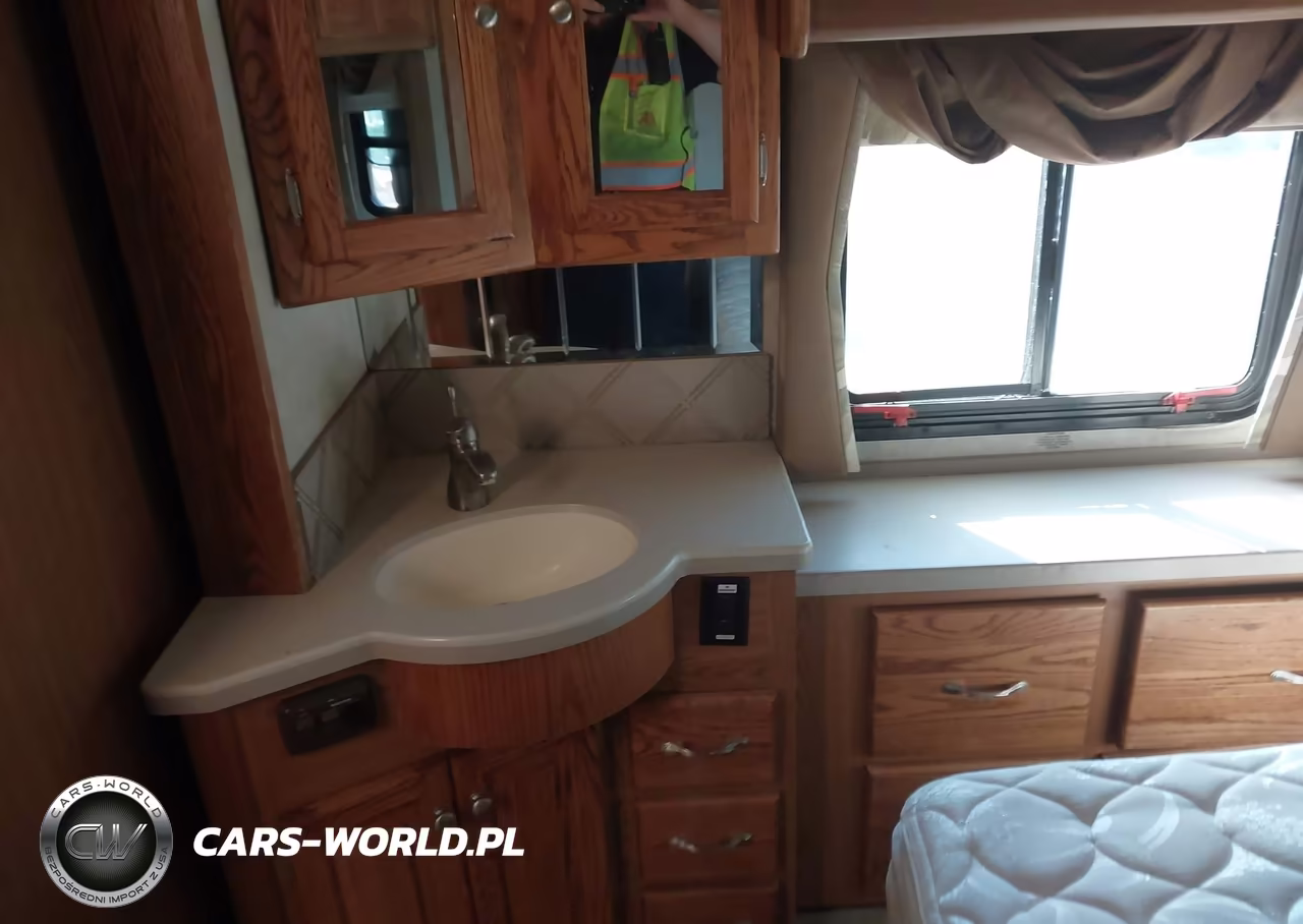 2005 Freightliner Chassis X Line Motor Home VIN:4UZAAHDCX5CU22203 - 8