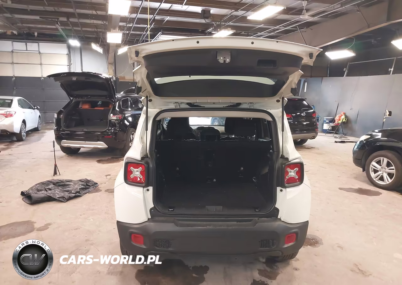 2022 Jeep Renegade Latitude 4X4 VIN:ZACNJDB13NPN72372 - 18