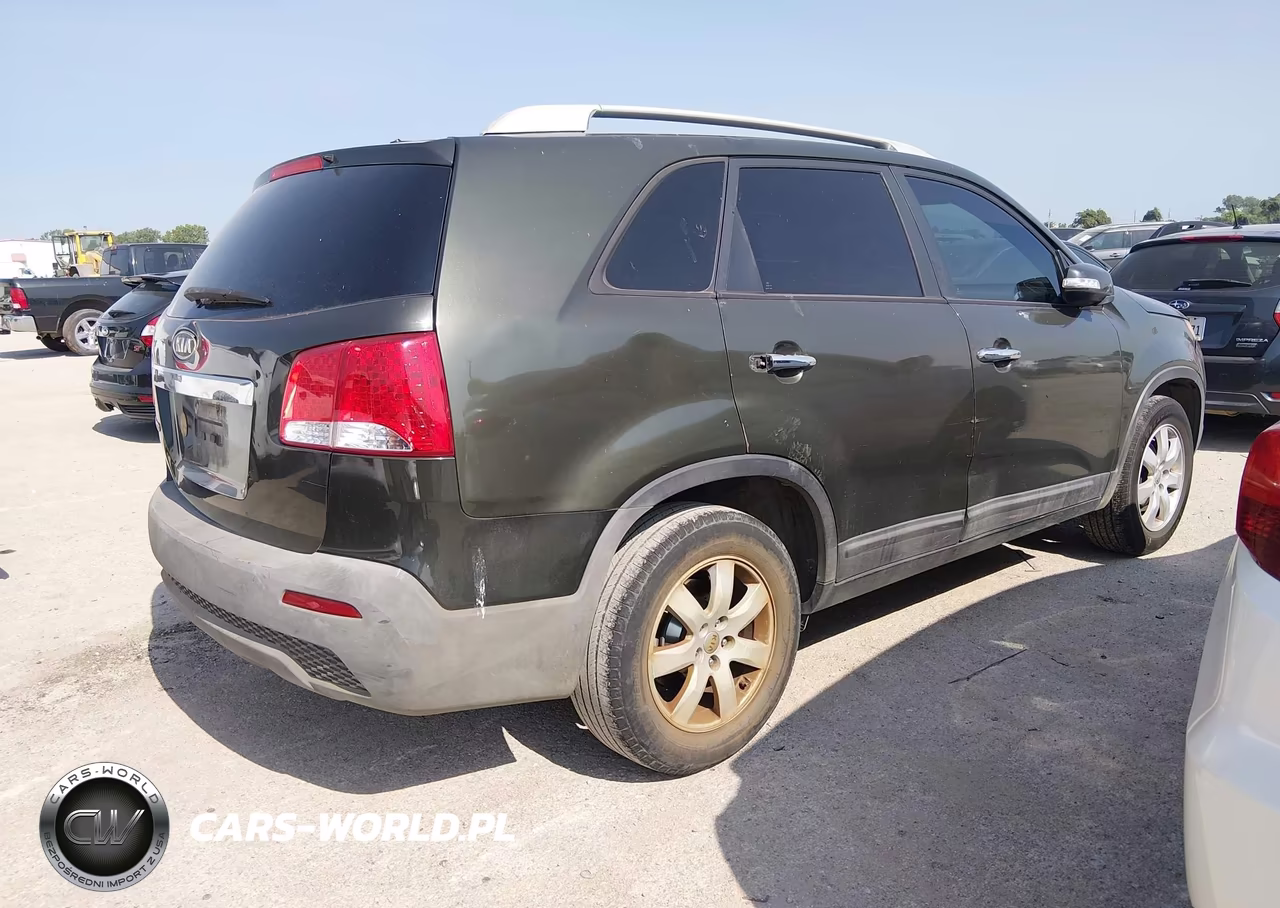 2013 Kia Sorento Lx V6 VIN:5XYKT4A25DG320566 - 4