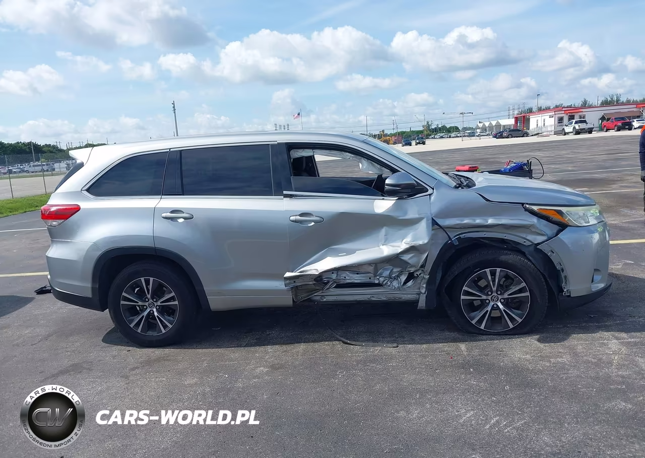 2017 Toyota Highlander Le VIN:5TDZARFH8HS026537 - 14