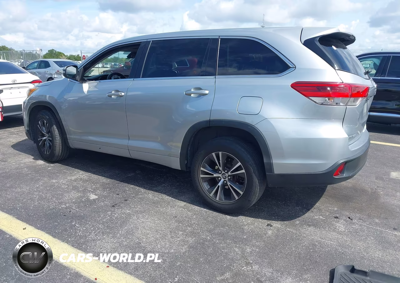 2017 Toyota Highlander Le VIN:5TDZARFH8HS026537 - 3