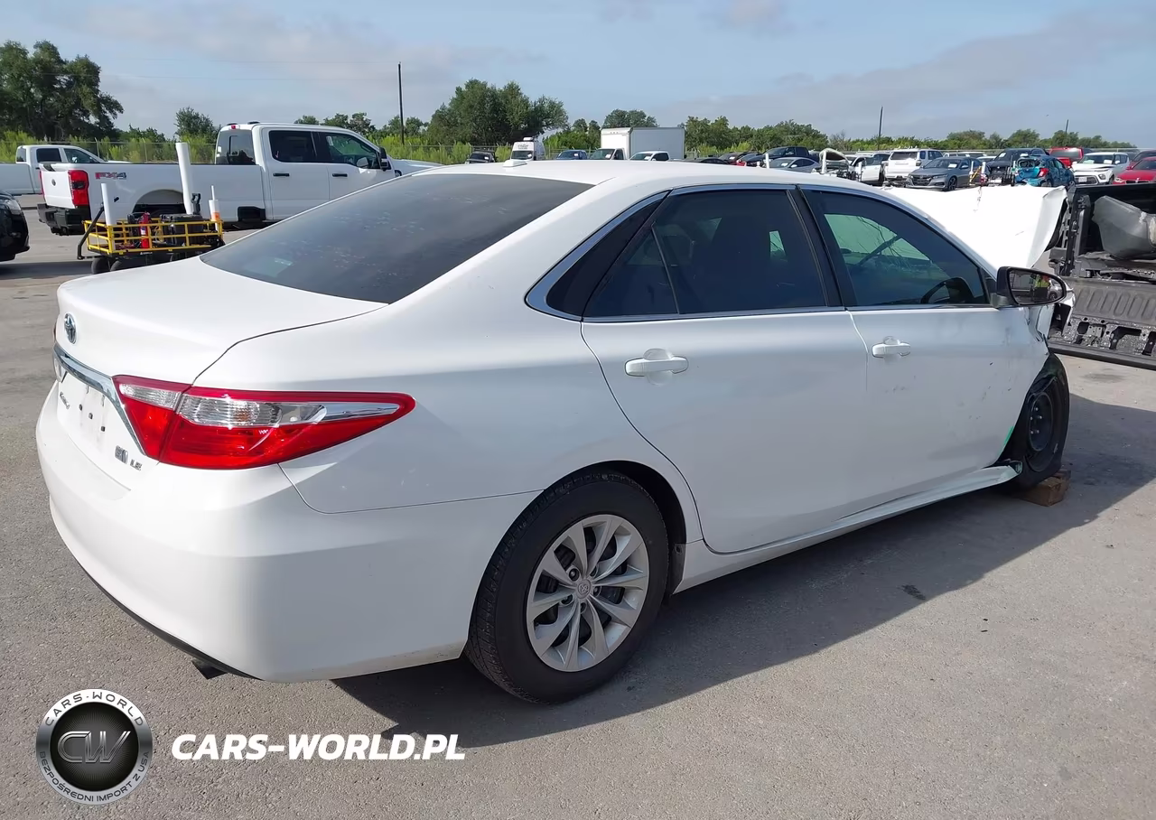 2016 Toyota Camry Hybrid Le VIN:4T1BD1FK7GU196495 - 4