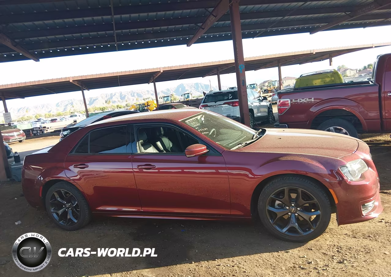 2023 Chrysler 300 Touring L VIN:2C3CCADG5PH573309 - 13