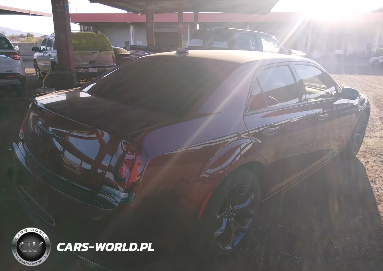 2023 Chrysler 300 Touring L VIN:2C3CCADG5PH573309 - 4