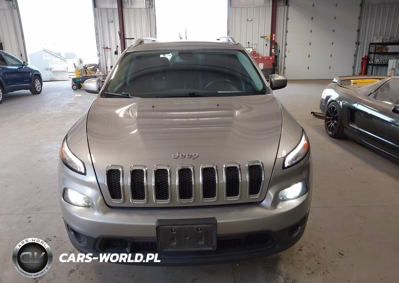 2018 Jeep Cherokee Latitude 4X4 VIN:1C4PJMCB0JD531886 - 13