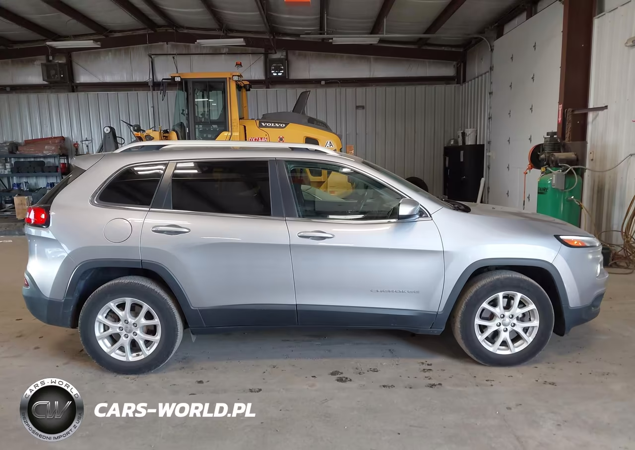 2018 Jeep Cherokee Latitude 4X4 VIN:1C4PJMCB0JD531886 - 14