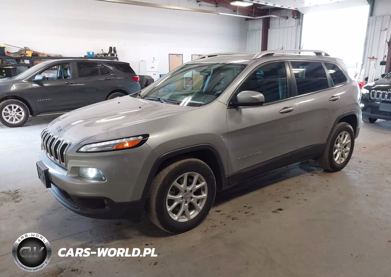 2018 Jeep Cherokee Latitude 4X4 VIN:1C4PJMCB0JD531886 - 2
